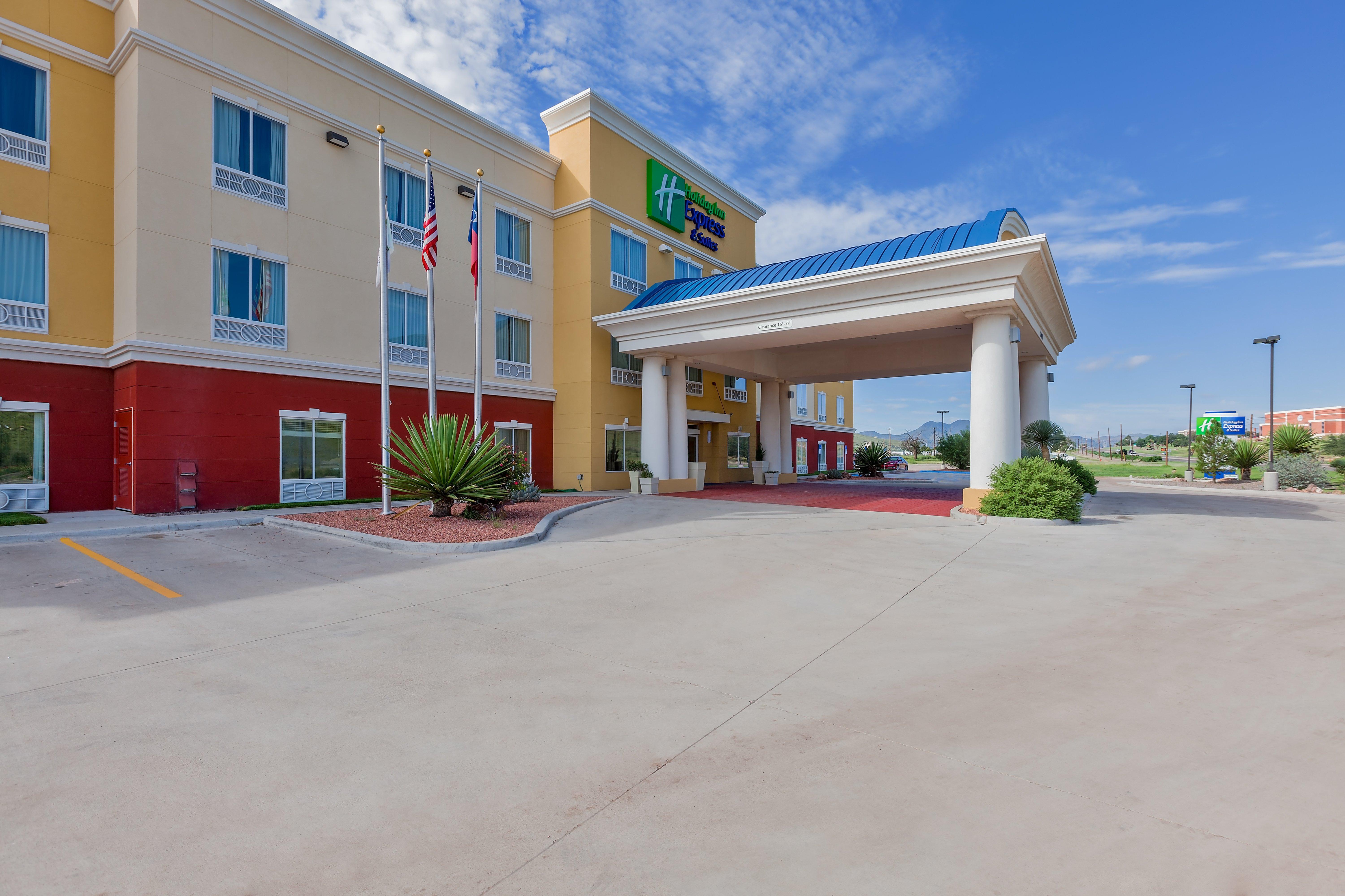 Holiday Inn Express And Suites Alpine By Ihg Exterior foto